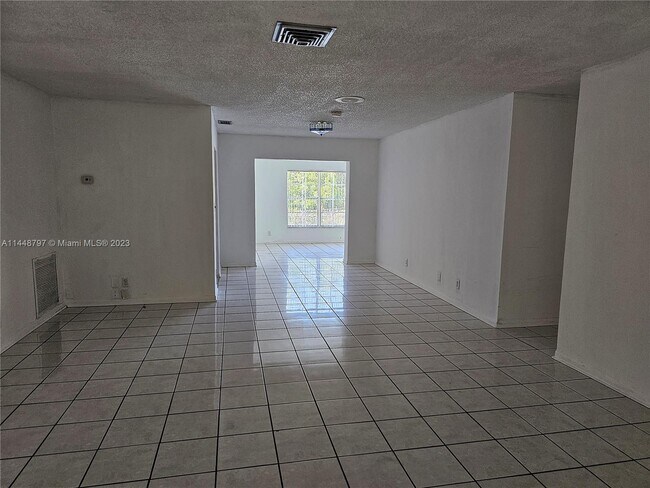 Building Photo - 10131 SW 50th Ct