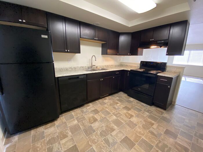 Primary Photo - 2 Bedroom Townhouse - Garage/Washer-Dryer ...