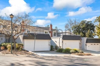 Building Photo - 1123 Glengarry Dr