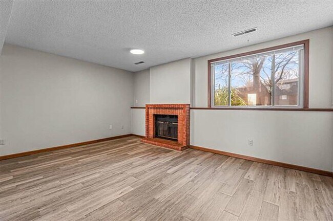 Foto del edificio - $1,250 | 2 Bedroom, 1 Bathroom Condo | No Pets | Available for Immediate Move In!