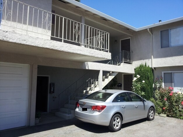 Building Photo - 1007 Boranda Ave
