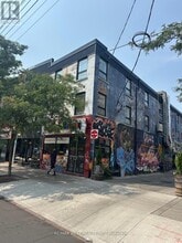 Building Photo - 398 College St