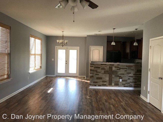 Building Photo - 4 br, 2.5 bath House - 69 Thunderbird Dr