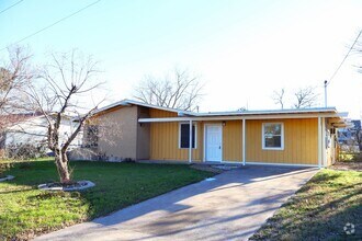 Building Photo - 203 E Lola Dr