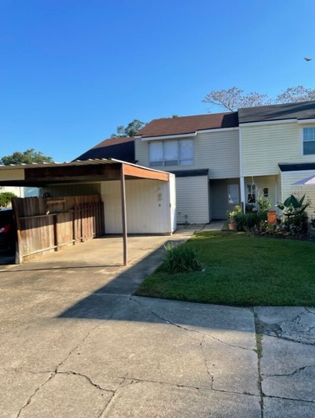 Primary Photo - 2 bedroom 1 1/2 bath condominium
