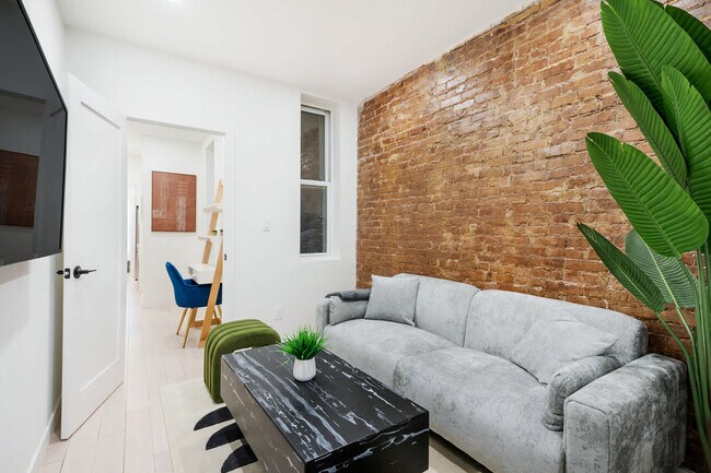 Foto del edificio - 501 1/2 E 83rd St