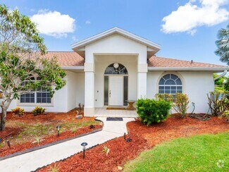 1123 SW Oak Hollow Ct