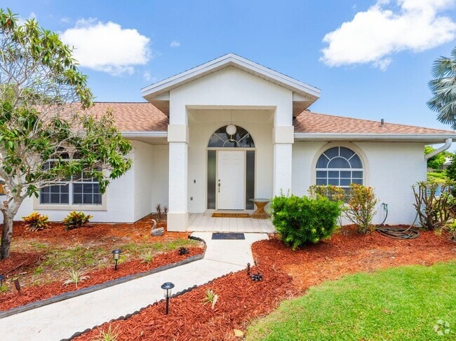 Building Photo - 1123 SW Oak Hollow Ct