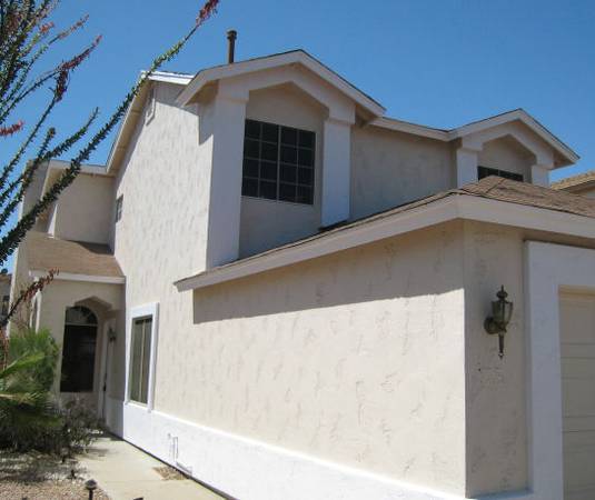 Entry way / front yard. - 1811 S. 39th Street #22