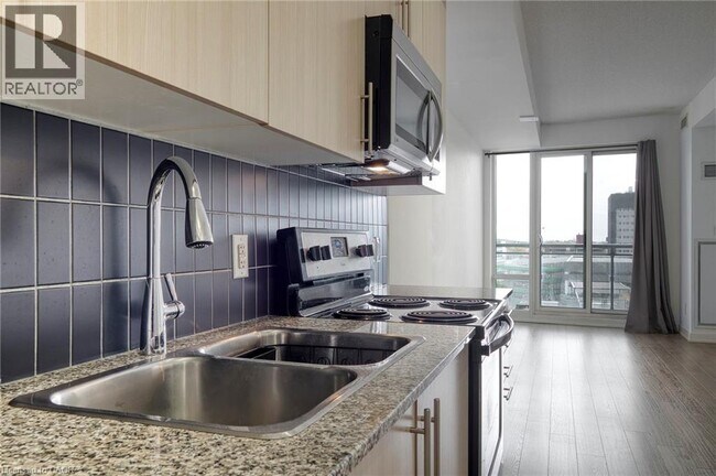 Photo du bâtiment - 85 Duke St W