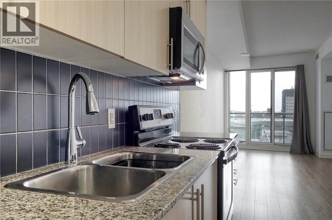 Building Photo - 85 Duke St W