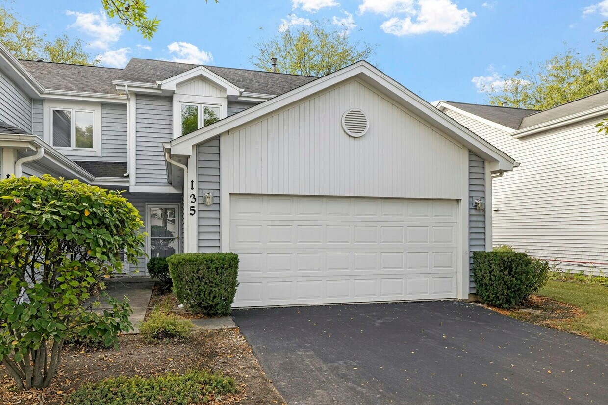 Primary Photo - 135 Hampton Ave