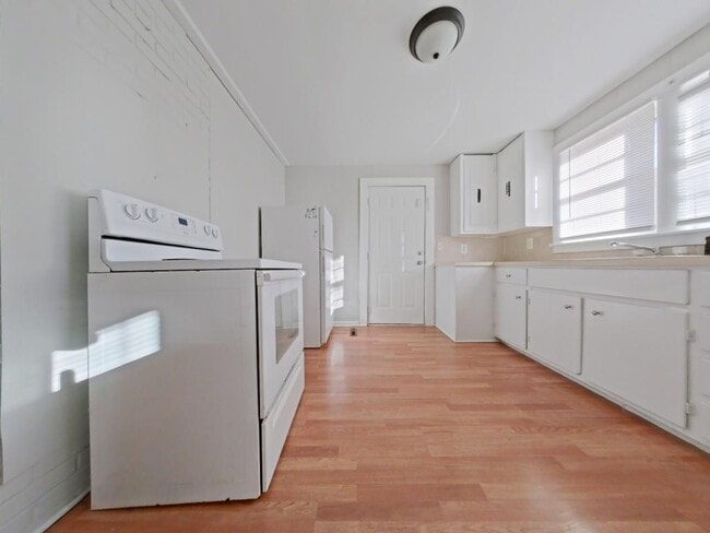 Building Photo - 197 Spring Garden Cir