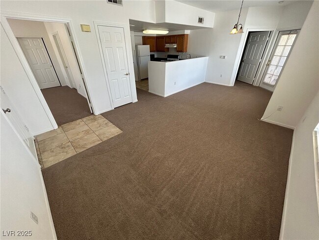 Building Photo - 3400 Cabana Dr