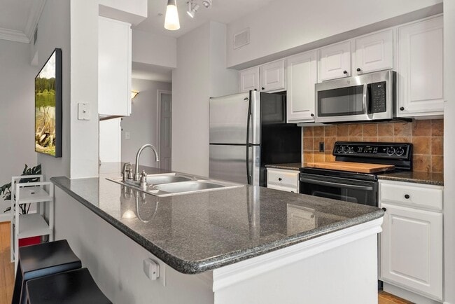 Foto del edificio - 7701 Rialto Blvd