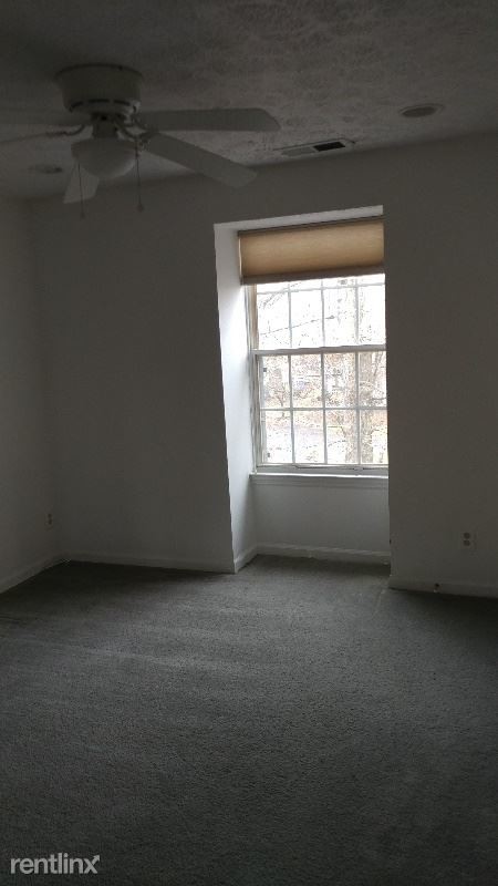 Building Photo - 192 Kenwood Dr