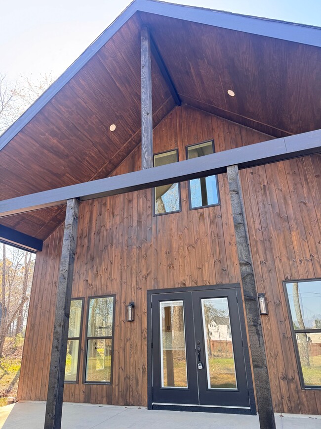 Building Photo - 424 Fowler Rd