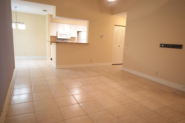 Building Photo - 815 Boynton Beach Blvd
