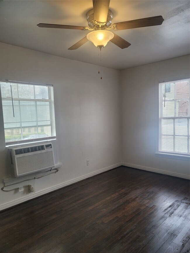 Building Photo - 1914 Binz St