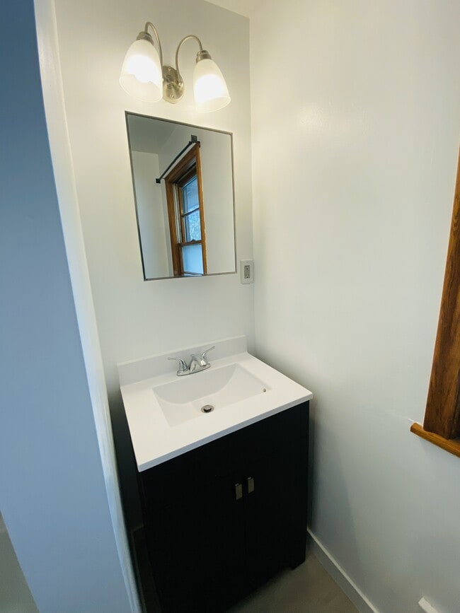 Building Photo - 4533 University Ave NE