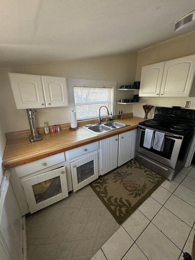 Foto del edificio - 215 S Howard Ave