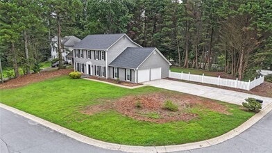 Building Photo - 2620 Valencia Dr NE