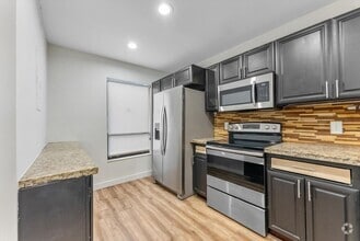 Building Photo - 850 Hill Dr