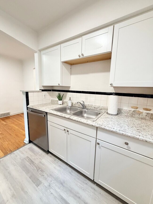 Foto del edificio - 6339-6339 Sutherland Ave