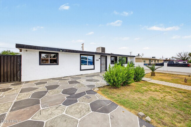 Building Photo - 3815 N 50th Dr