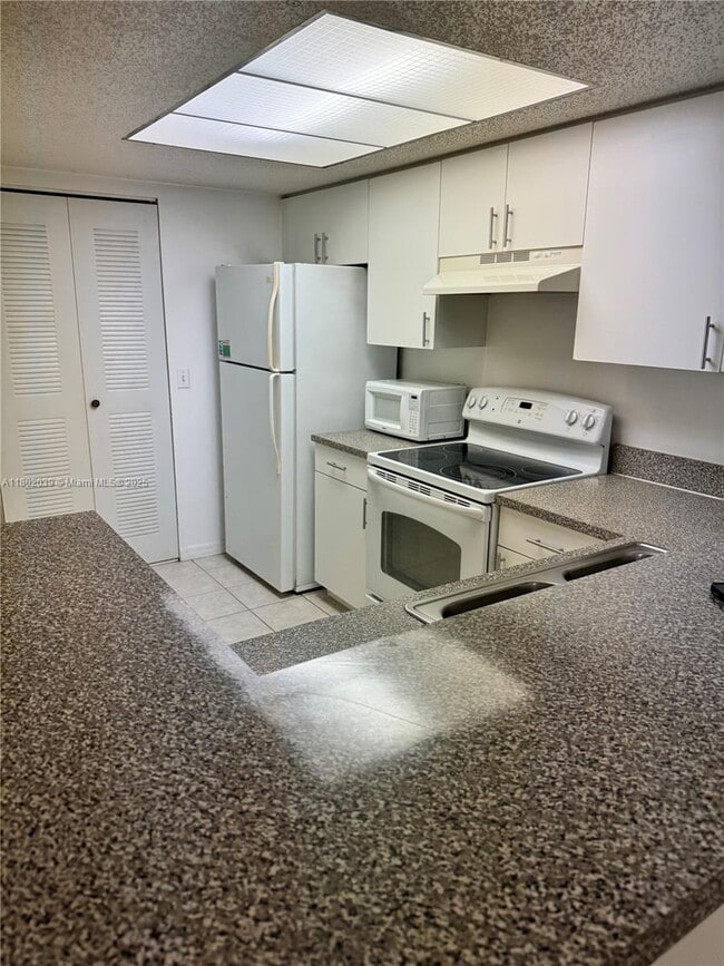 Foto del edificio - 5055 Wiles Rd