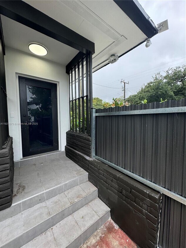 Foto principal - 5521 NW 1st Ave