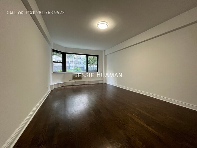 Building Photo - 219 E 69th St