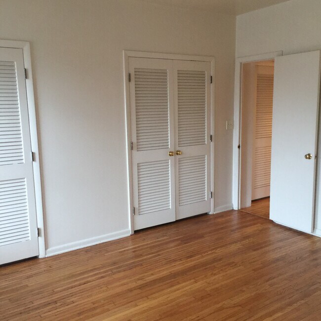 Dormitorio - 560 S 3rd St