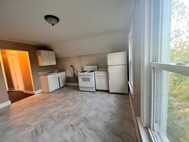 Building Photo - 255-255 Orchard St