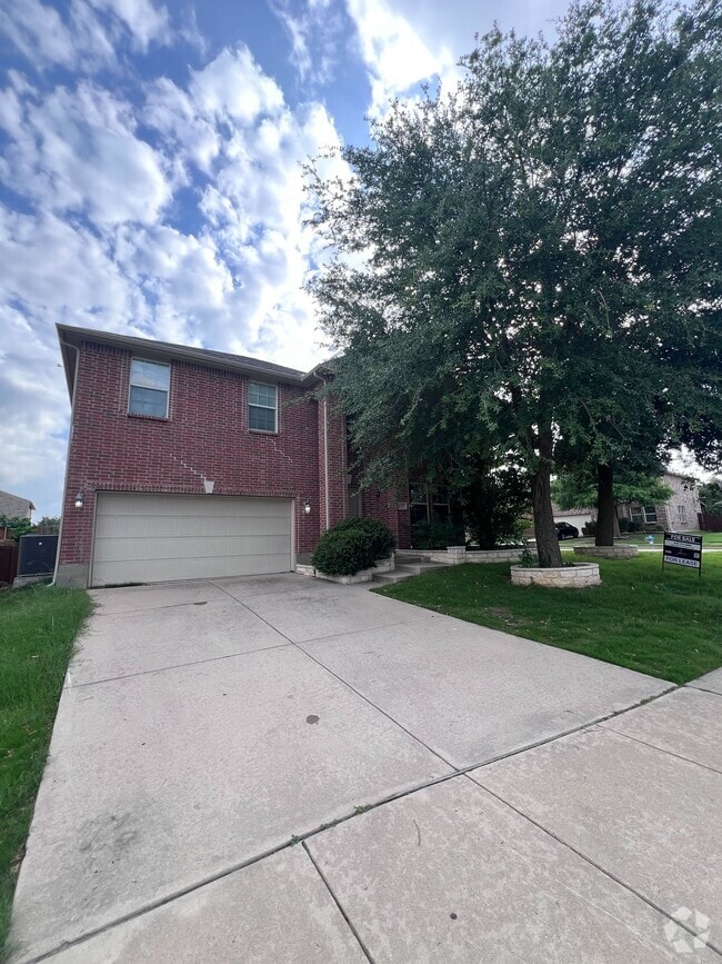Building Photo - 10790 Midway Dr