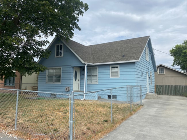 Building Photo - 706 W 4th Ave