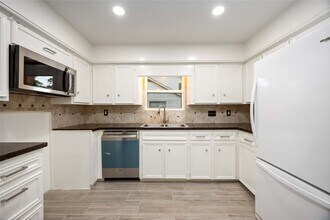 Building Photo - 3823 Fernglade Dr