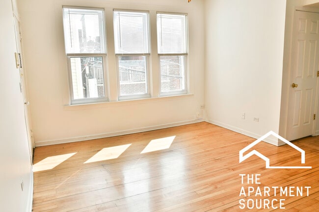 Foto del edificio - 2616 N Marshfield Ave