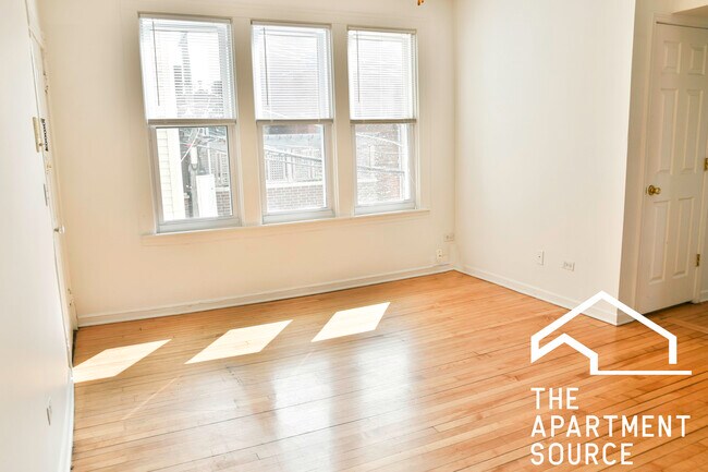 Building Photo - 2616 N Marshfield Ave
