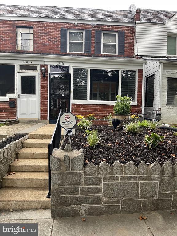 Primary Photo - 306 35th St NE
