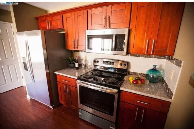 Foto del edificio - 915 Snowberry Ct