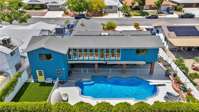 Building Photo - 1601 Eaton Dr