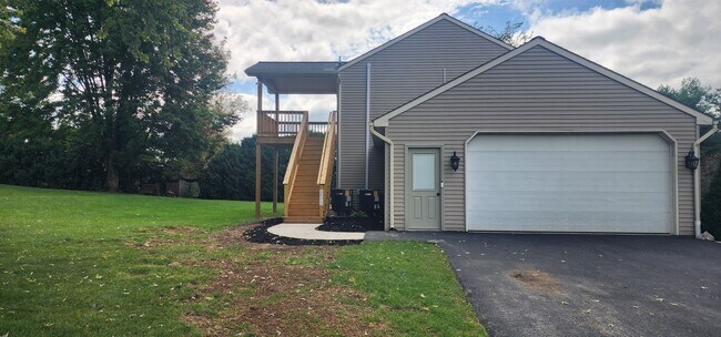 Building Photo - 30 Edgewood Dr