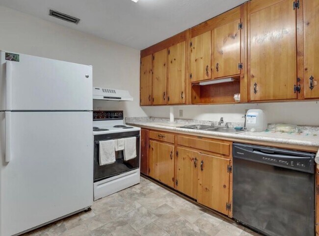 Foto del edificio - Large 4 Bedroom House
