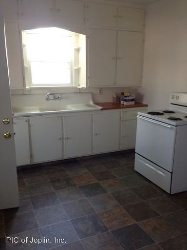 Building Photo - 3 br, 1 bath House - 2608 E 32nd