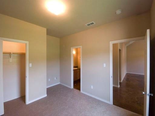 Foto del edificio - 287 Harmony Rd