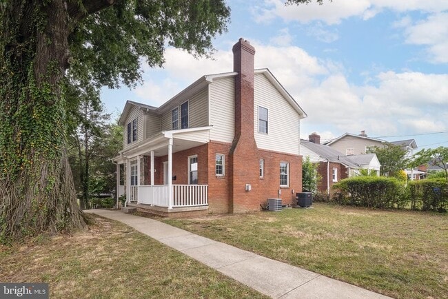 Building Photo - 1600 13th St S