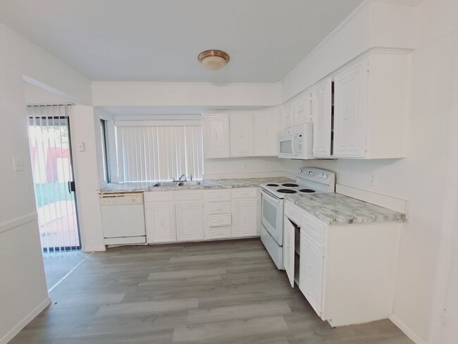 Building Photo - Amazing 3/2 with Garage Conversion Ready F...