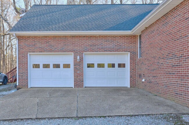 Building Photo - Forge Rd- Country Living!