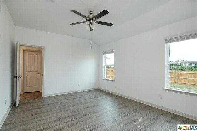 Building Photo - 105 Sweetwater Crk Ln